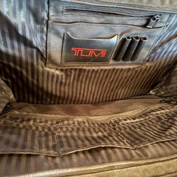 TUMI - Executive expandable Laptop Briefcase - Picture 6 of 7